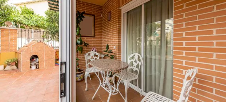 Adding Porch Enclosures To Your Home in Barrie, Ontario